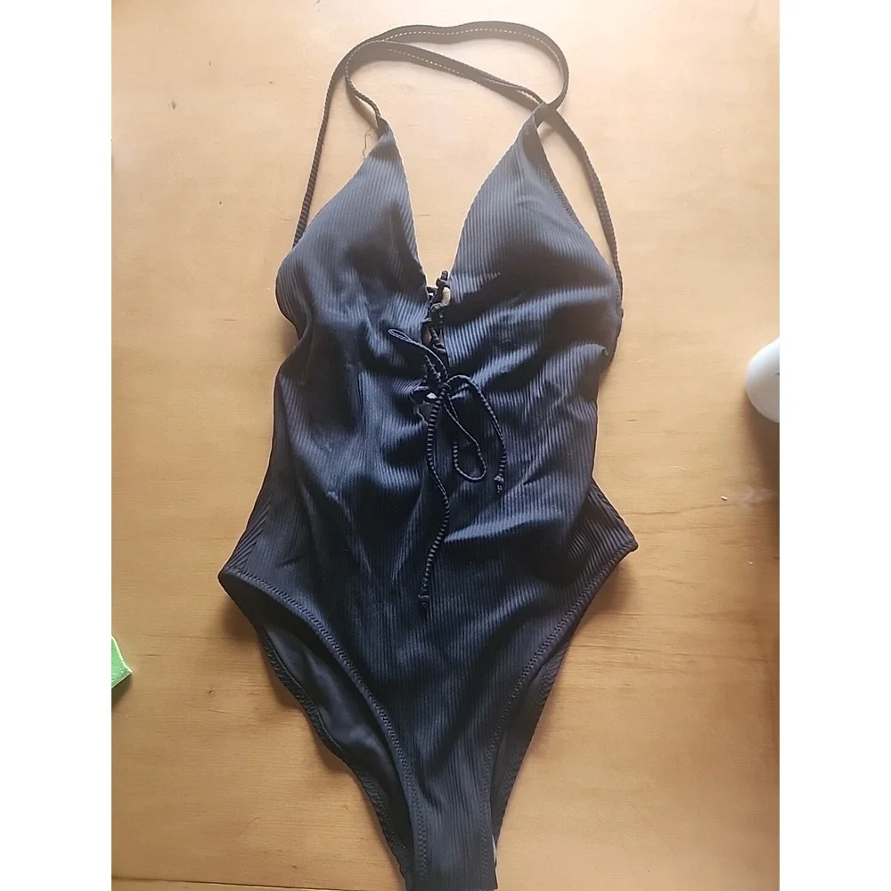 Cupshe Ribbed Lace Up V‎ Neck One Piece Swimsuit Size Large Black New NWT